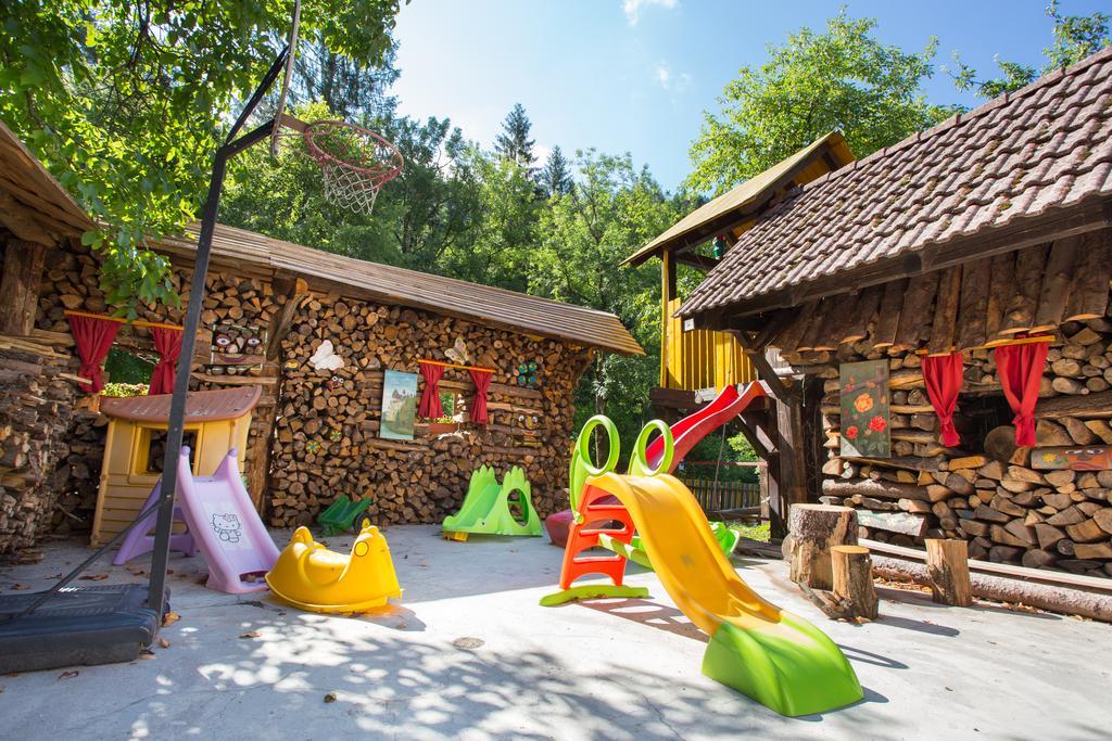 Guest House Gostisce Gacnk V Logu Cerkno Ngoại thất bức ảnh